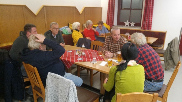 gemütliches Beisammensein nach dem Kegeln